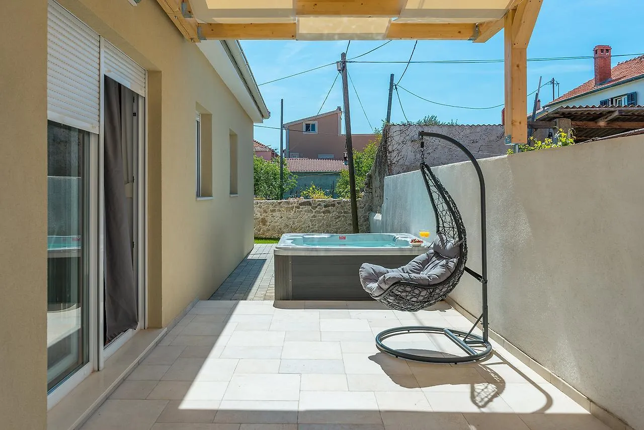 Villa Donato With Jacuzzi Zadar