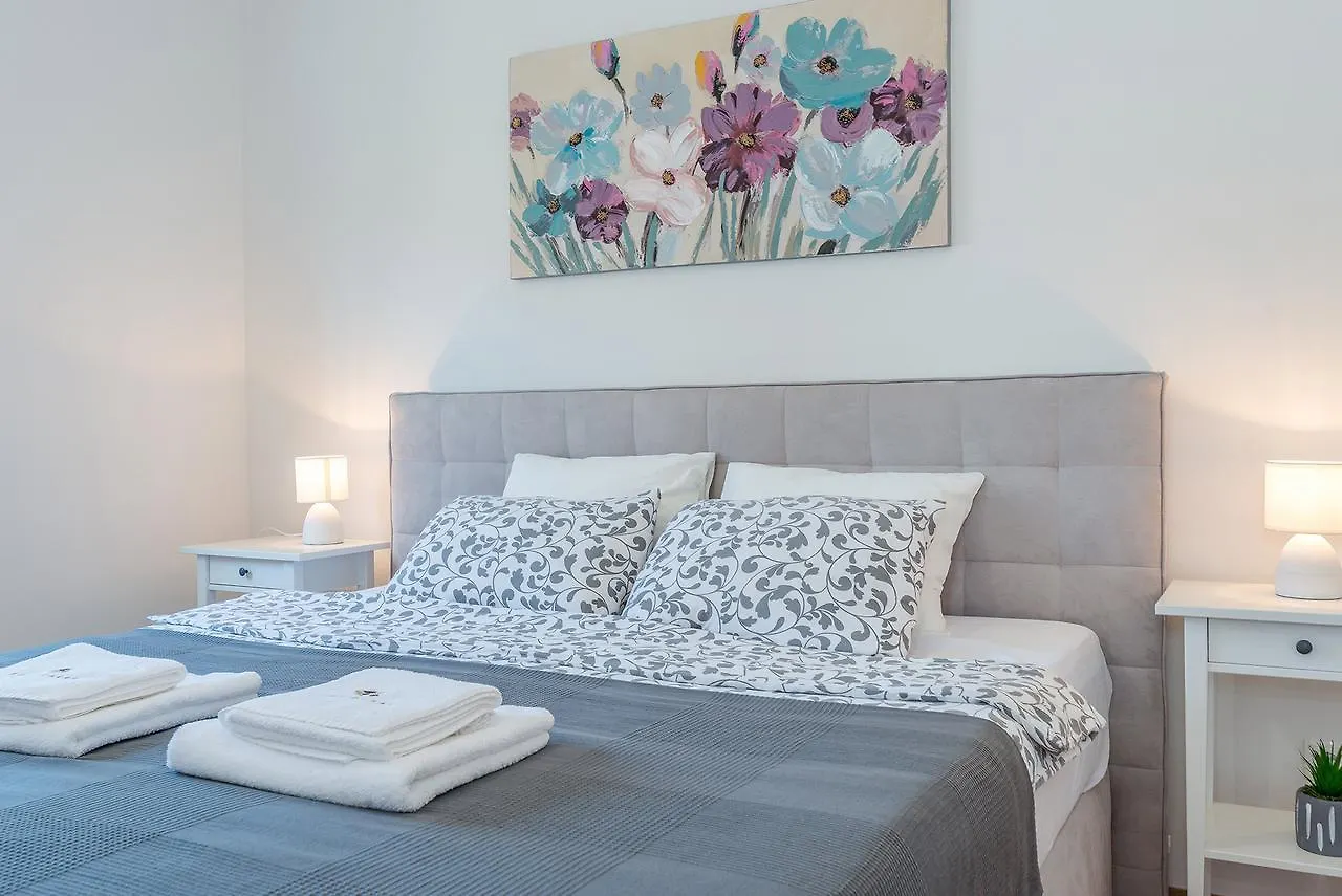 Villa Donato With Jacuzzi Zadar
