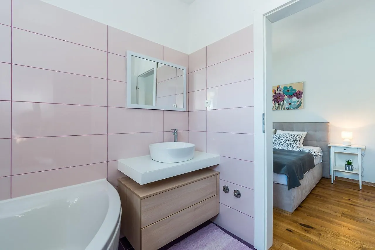 Villa Donato With Jacuzzi Zadar
