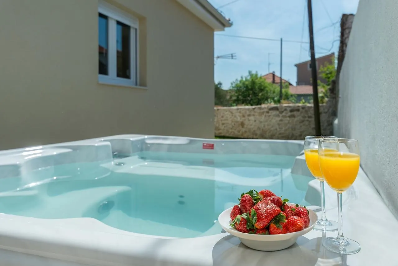 Villa Donato With Jacuzzi Zadar