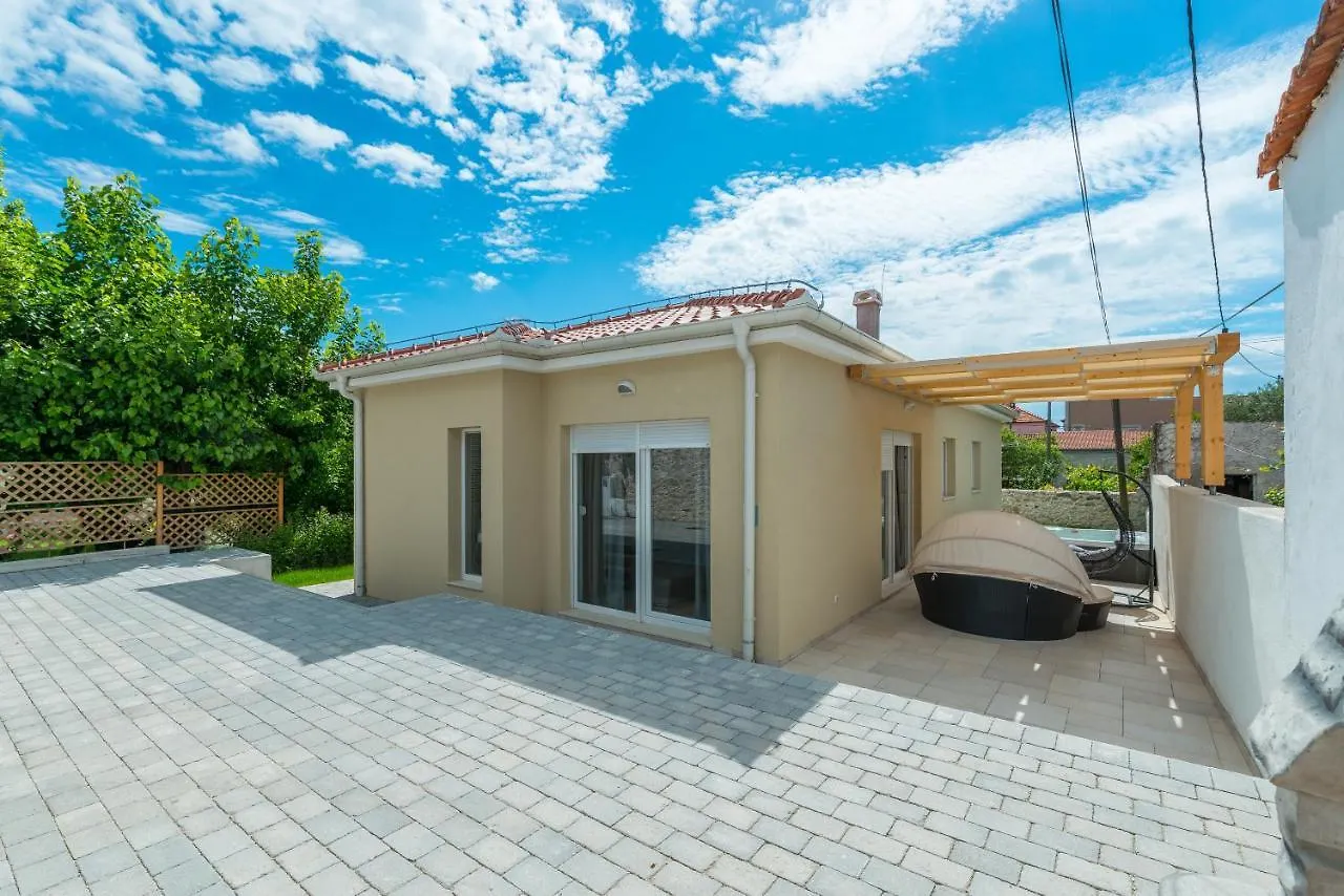 Villa Donato With Jacuzzi Zadar